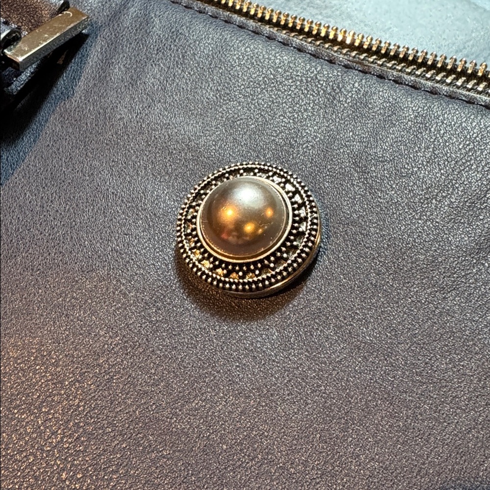 Elegant Black Handbag with Tassel - Picture 4 of 5